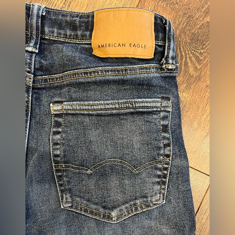 Guy’s American Eagle jeans